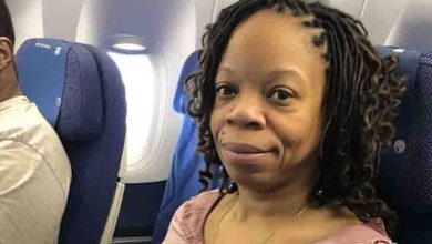 Photo of Flight Attendant Forced Me to Kneel on the Plane While Pregnant – Her Reason Left Me in Shock